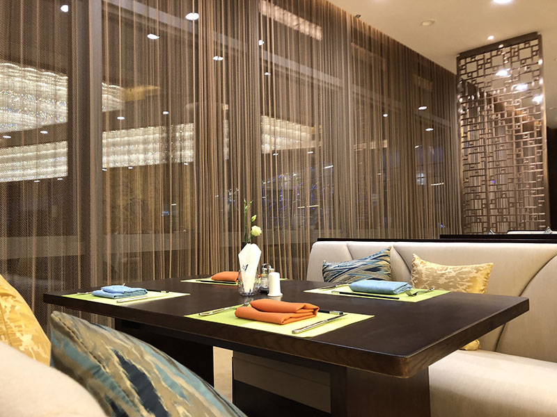 Introduction to the use of metal mesh curtains